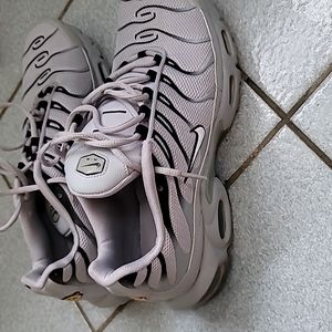 Grey Nike AIR MAX EUC